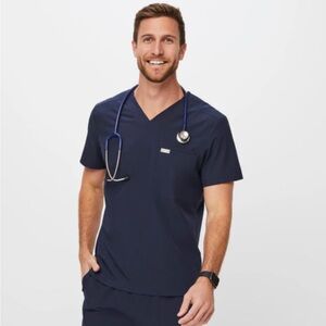 Figs Men’s Leon Two-Pocket Scrub Top